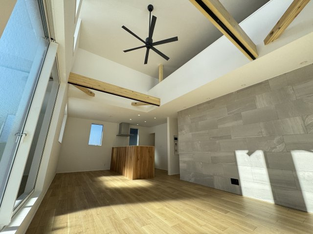 KAGAWA BASE – やさしい暮らしがはじまる場所の居間・リビング