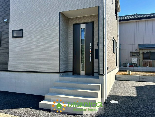 久喜市菖蒲町菖蒲第17　新築一戸建て　クレイドルガーデンの玄関|玄関ポーチを活用し雨の日でも安心！！
