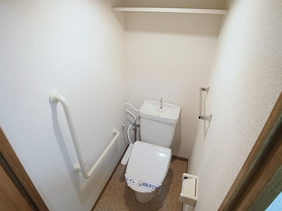 【トイレ】 | エトワール門口 | 温水洗浄付きトイレ、上部に棚も完備