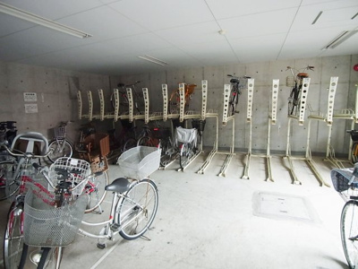 【その他共用部分】 | エトワール門口 | 屋内の駐輪スペース