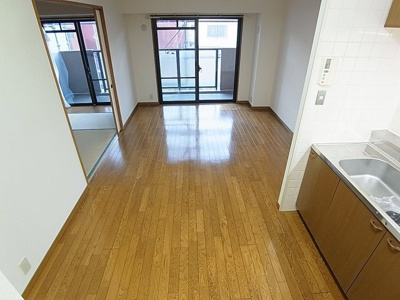 【居間・リビング】 | エトワール門口 | 広々としたリビング。南向きで日当たり良好