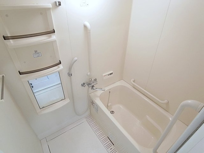 【浴室】 | エトワール門口 | 追い焚き可能バスルーム、鏡も付いてます