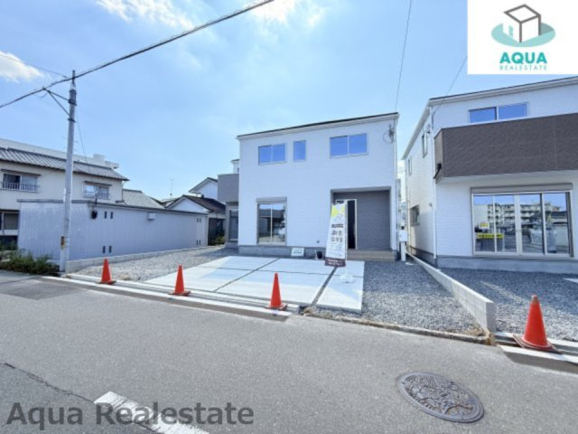 高松市上天神町新築戸建の前面道路含む現地写真|駐車場の用意があります
