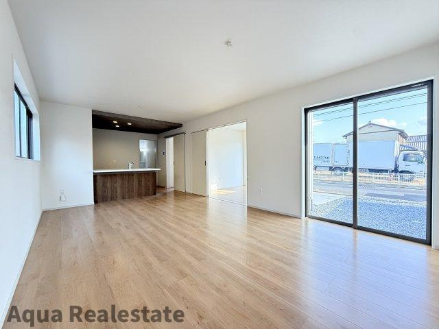 高松市上天神町新築戸建の居間・リビング|ゆったりとしたリビングです