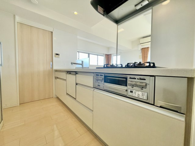 アルファステイツ平成のキッチン|オープンキッチンなので小さいお子様の様子を見ながらでも安心してお料理が可能です。