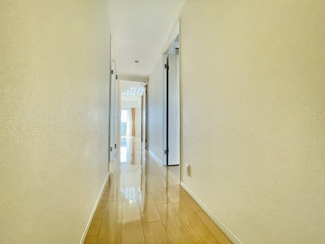 アルファステイツ平成のその他|玄関から各居室は段差のないフラットな設計です。