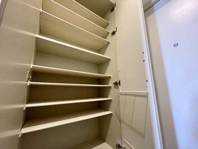 アルファステイツ平成の収納|大量の靴を収納できるシューズボックスです。