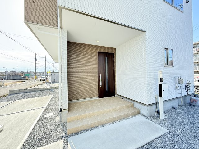 高松市上天神町新築戸建の玄関|シンプルで使いやすい玄関です