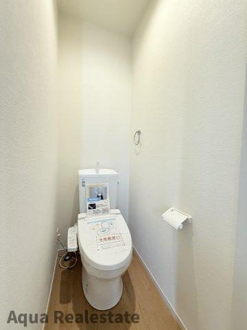 高松市上天神町新築戸建のトイレ|落ち着いた色調のトイレです