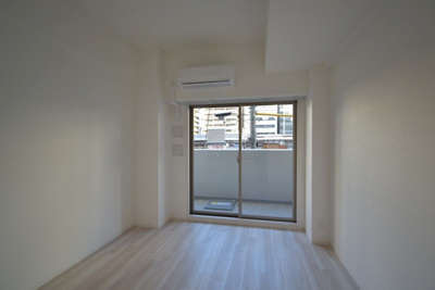 【居間・リビング】 | エスリード南森町ラグシス | ゆったりとした居間です