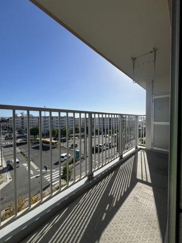 東垂水住宅２号棟のバルコニー