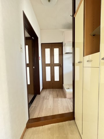 東垂水住宅２号棟の玄関