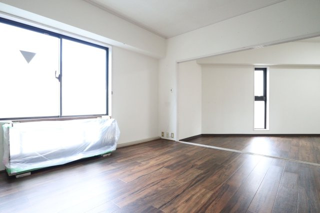 ステュディオ新御堂の洋室