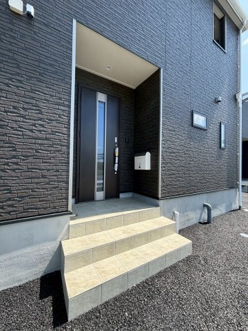 三郷市　彦成1丁目　新築戸建　全1棟の玄関|施工例です