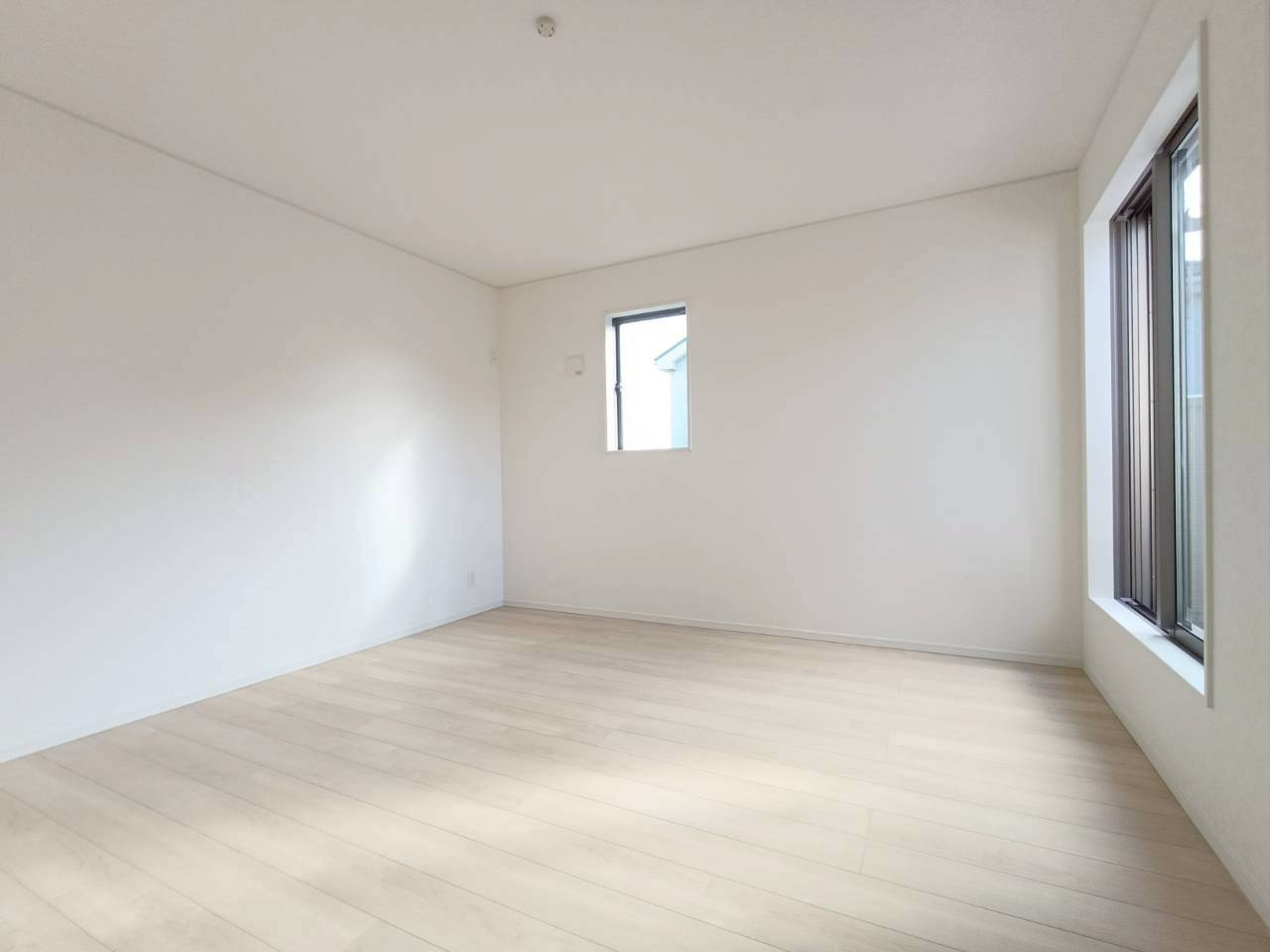 三郷市　彦成1丁目　新築戸建　全1棟の洋室|広々とした洋室です
