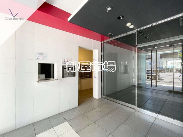 ウィンシティ上野タワーのエントランス