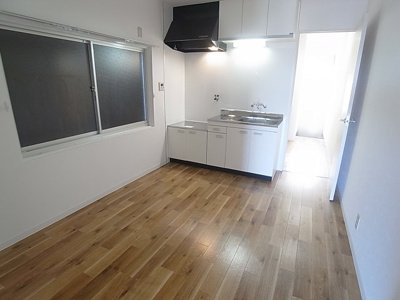 【居間・リビング】 | クローバーⅡ | 綺麗で開放感ある室内