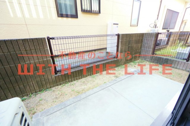 フローラ国分【キャッシュバック対象物件】のバルコニー|バルコニーからの眺めを楽しみながら食事をしませんか