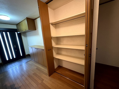 【収納】 | 諏訪市中洲 中古住宅⑰ | 1階 廊下収納