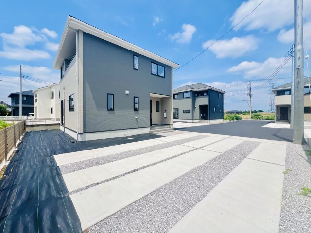 前橋市東善町の前面道路含む現地写真|敷地内で駐車も楽々♪