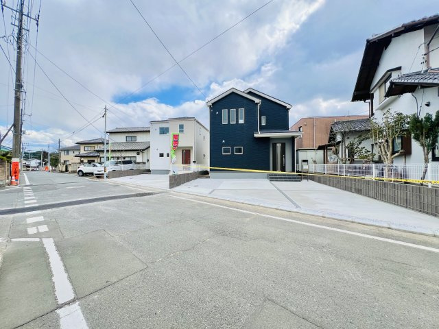 前橋市緑が丘町の前面道路含む現地写真|閑静な住宅街で駐車も楽々♪