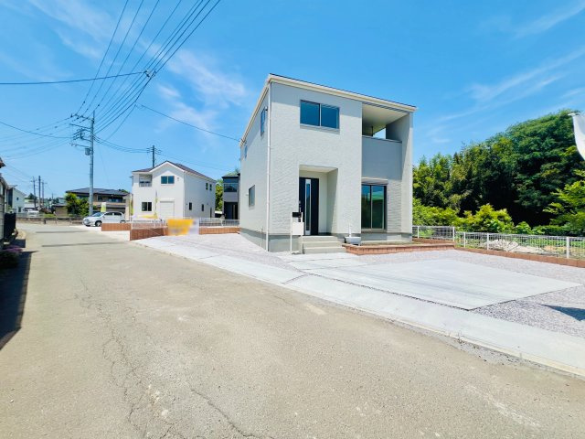 吉岡町漆原の前面道路含む現地写真|車の通りも少なく駐車も楽々♪