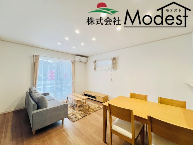 太田市由良町の居間・リビング|家具の配置も考えやすい15.6帖LDK♪