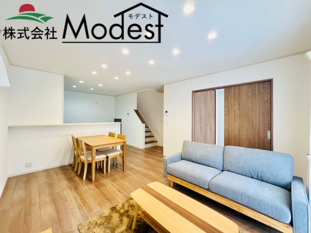 太田市由良町の居間・リビング|リビング階段で、ご家族も自然と集まるリビング♪