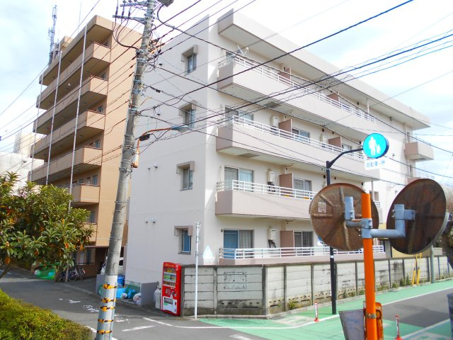 杉山マンションの外観