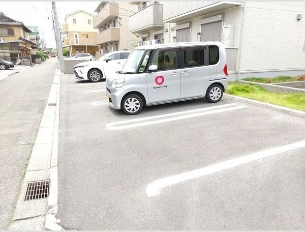 ソレイユの駐車場