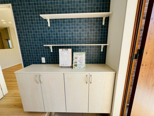 第1期の玄関|〇玄関〇
お家の顔にもなる明るい玄関。シューズクロークにご家族分の靴をしまうことができるので、いつでもスッキリ綺麗な玄関を保てます♪
2025年10月撮影