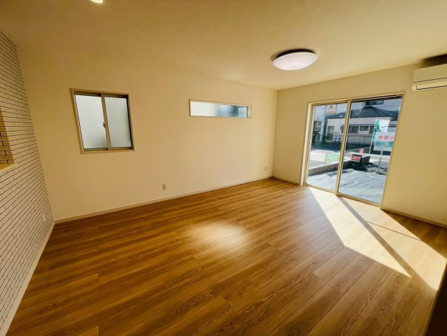 第1期の居間・リビング|〇リビング〇
15.7帖のリビングです。窓から明るい日差しが差し込みます♪
2025年10月撮影