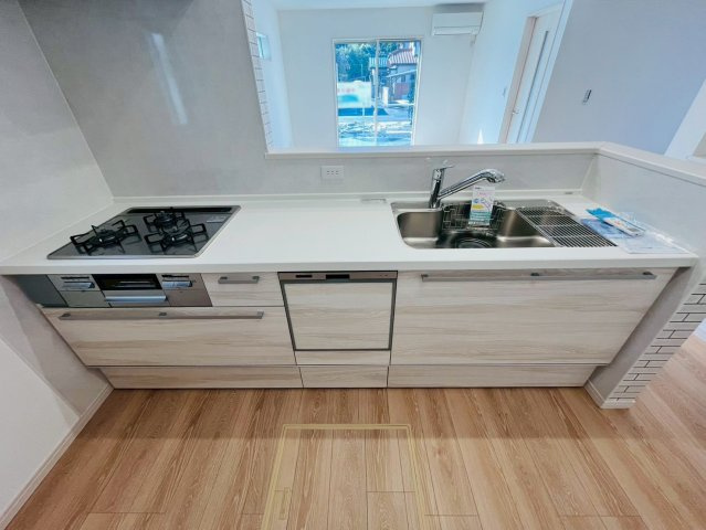 第1期のキッチン|〇キッチン〇
お料理をしながら、後片付けをしながら会話がはずむ対面キッチン♪リビングが見渡せるので小さいお子様がいても安心です（＾＾）
2025年10月撮影