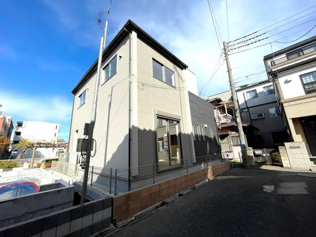 ふじみ野市駒西１丁目 新築戸建の外観|住宅街の中の戸建て。