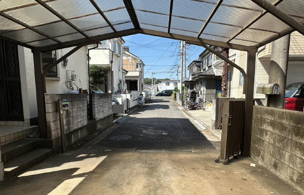 中古／ふじみ野市桜ケ丘3丁目の駐車場|並列2台駐車可能なゆとりのカーポート