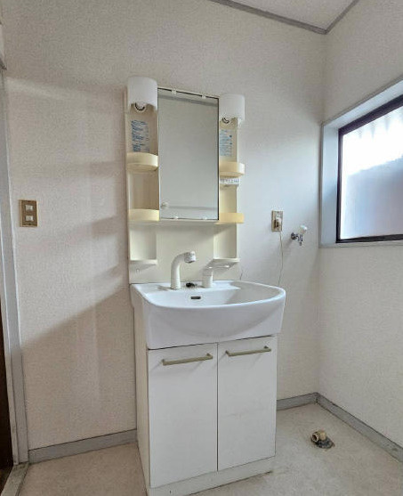 中古／ふじみ野市桜ケ丘3丁目の独立洗面台|ゆとりの洗面スペースで朝の身支度もスムーズに