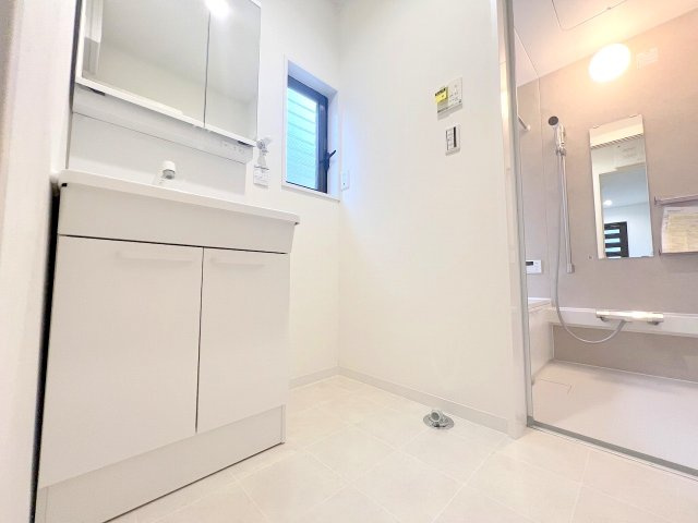 武蔵村山市大南3丁目　中古戸建　の独立洗面台