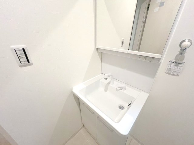 武蔵村山市大南3丁目　中古戸建　の独立洗面台