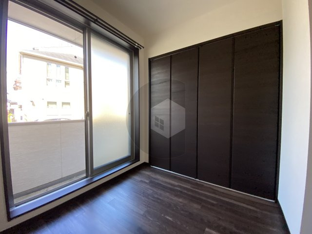 ラージヒル長瀬WESTの洋室