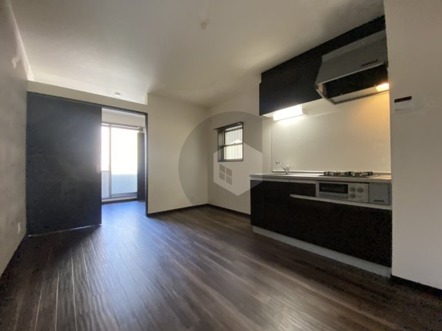 ラージヒル長瀬WESTの居間・リビング