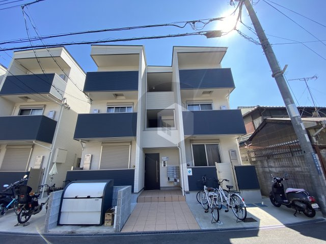 ラージヒル長瀬WESTの外観