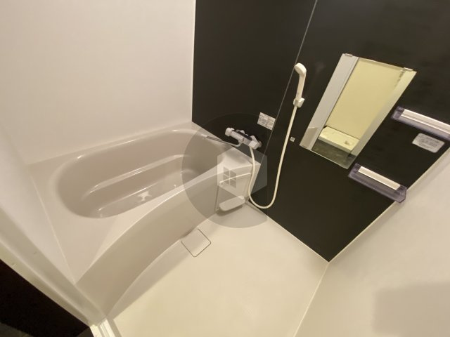 ラージヒル長瀬WESTの浴室