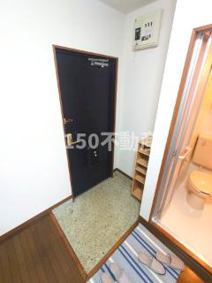 島川ハイツの玄関