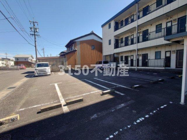 島川ハイツの駐車場