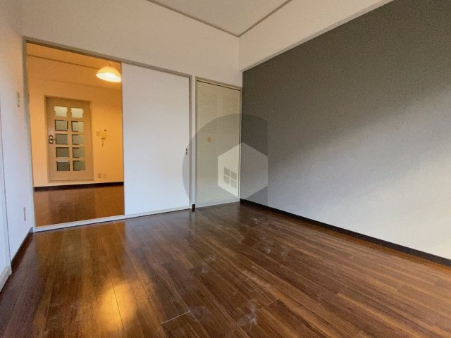 ラ・フォーレ高井田の洋室