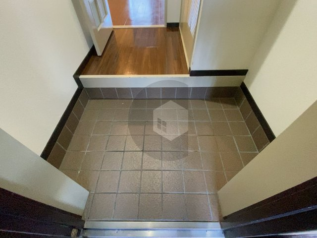 ラ・フォーレ高井田の玄関