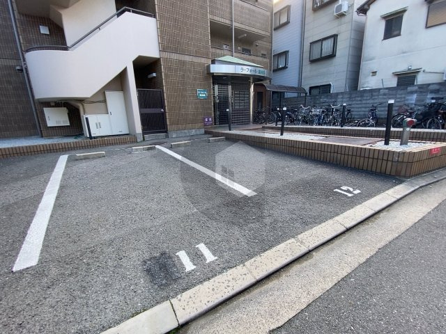 ラ・フォーレ高井田の駐車場
