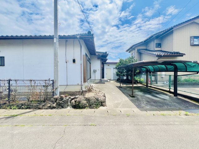 高崎市神戸町の外観|カーポート付き◎