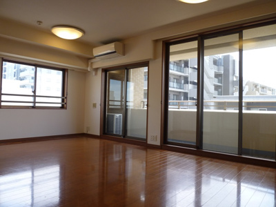 【居間・リビング】 | クリオ本厚木壱番館　 | ゆったり過ごせる居間です