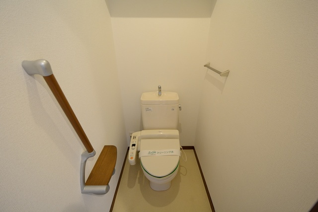 温水洗浄便座付きのトイレです